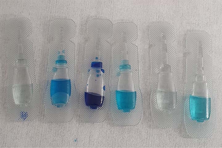 muovipipettejä, joissa metyleenisineä