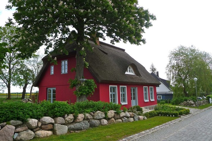 Ruokokattoinen omakotitalo